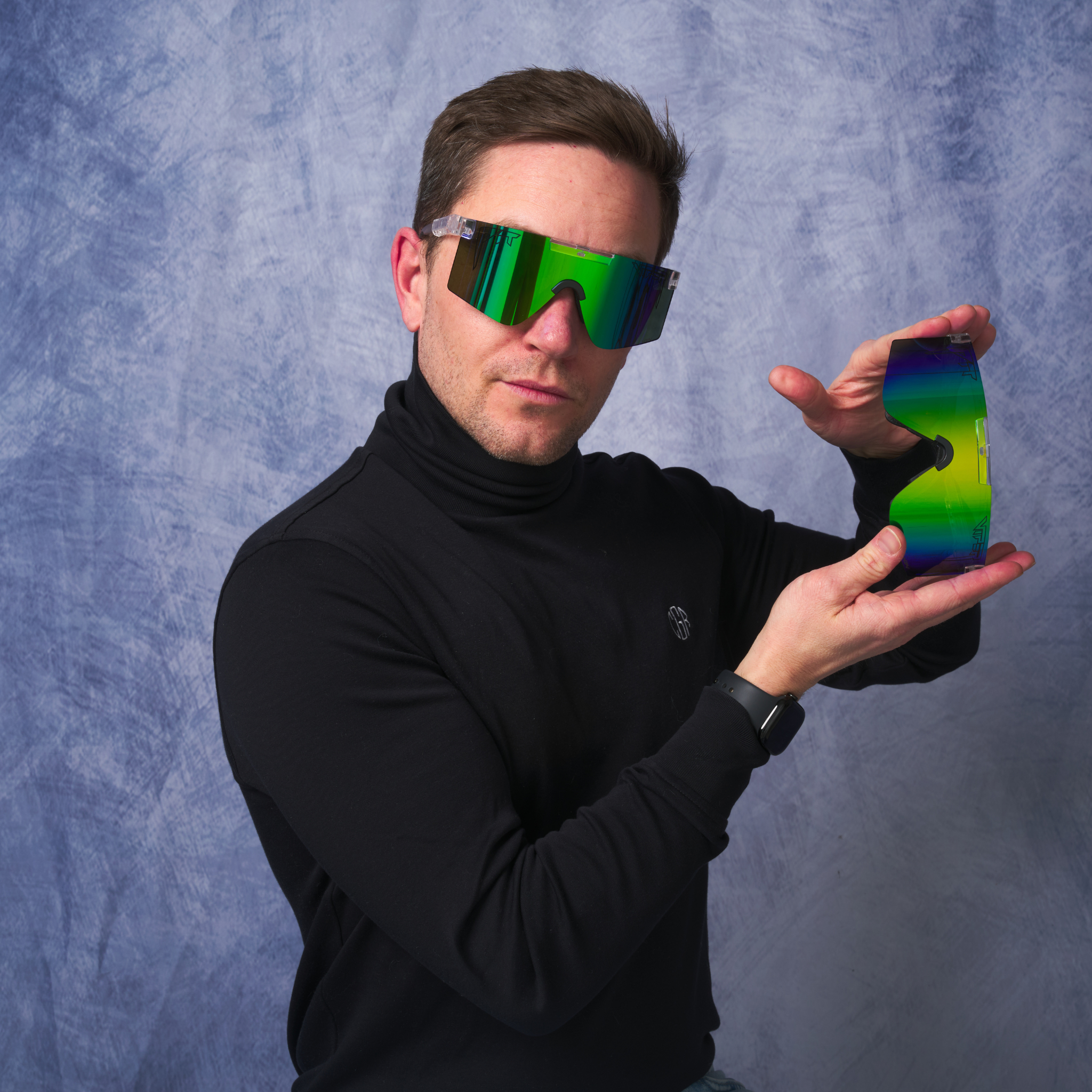 bio-clear-original-2.0-hdpv-polarized-blue-green-lifestyle