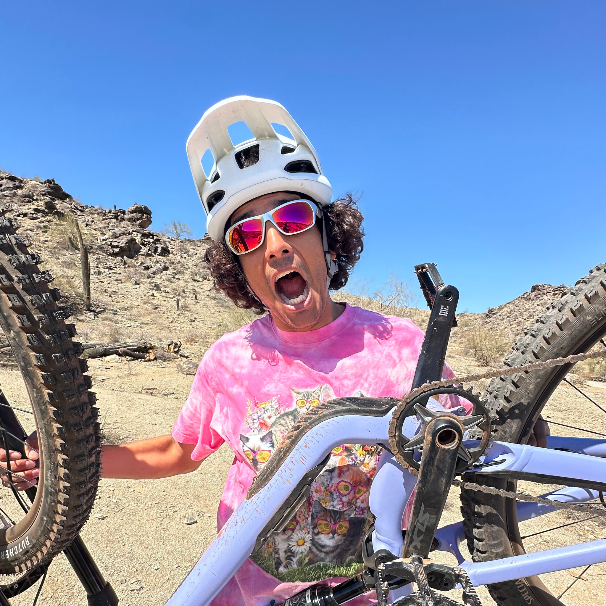 the_spine_tingler_somox_hdpv_polarized_red_mo_bike_lifestyle